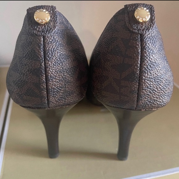 Michael Kors monogram heels - Picture 3 of 5